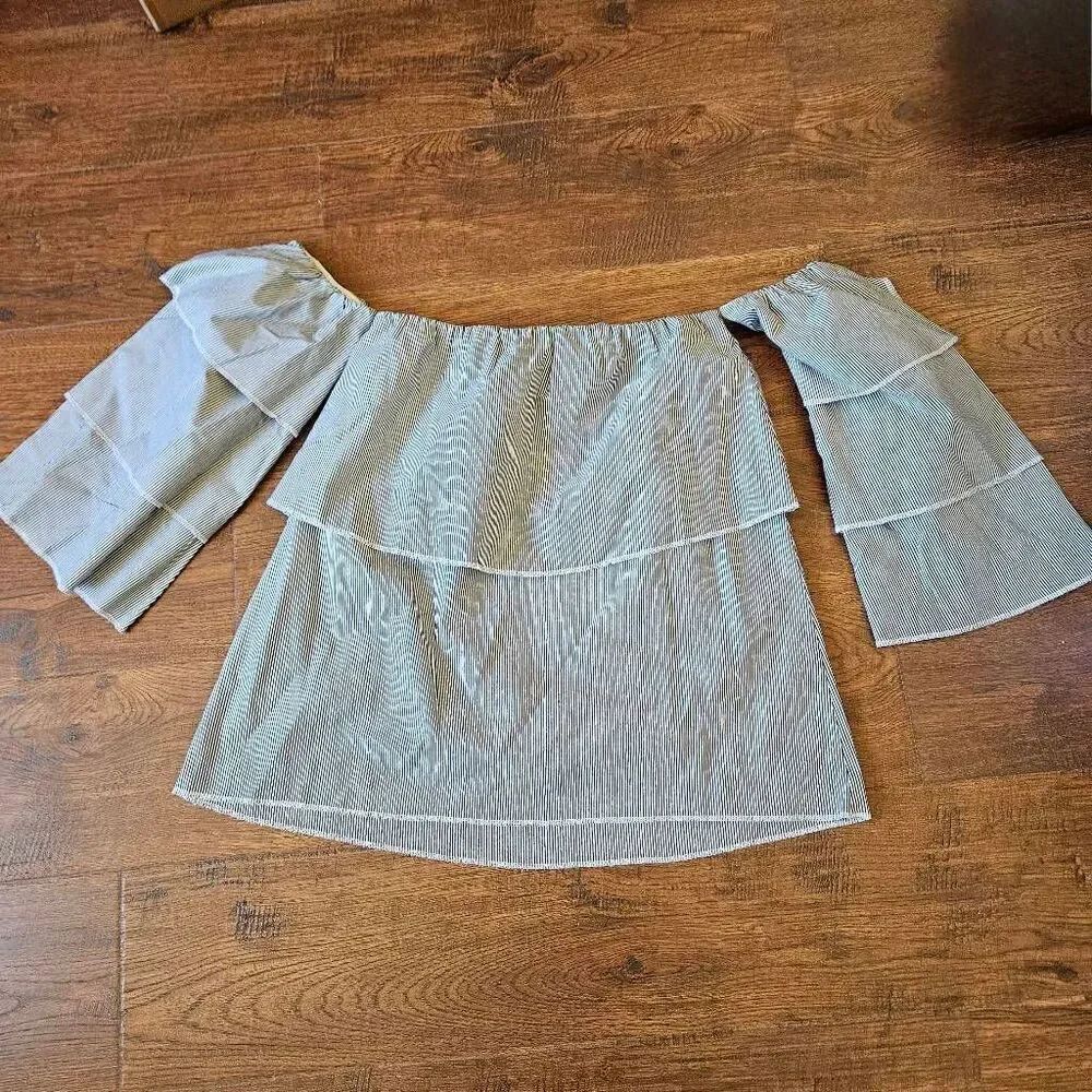 Walter Baker Steph Ruffle Sleeve Blouse - Picture 9 of 9